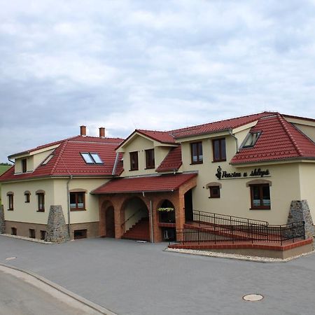 Penzion U Sklepu Hotel Hovorany Bagian luar foto