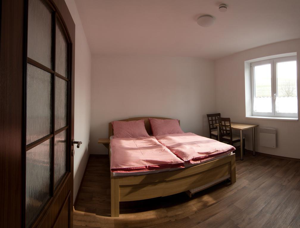Penzion U Sklepu Hotel Hovorany Bagian luar foto