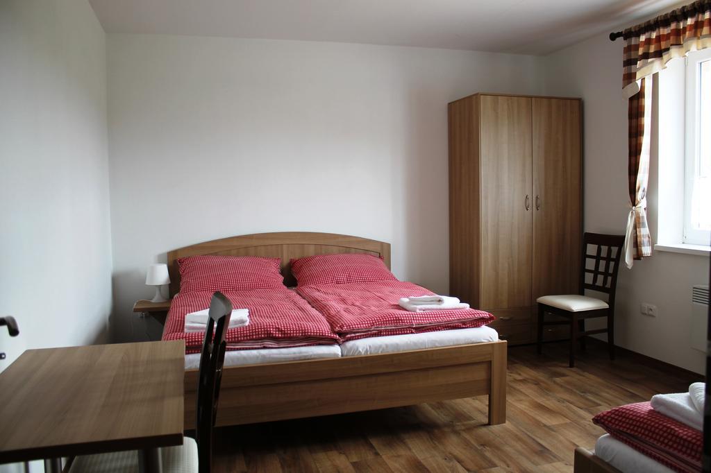 Penzion U Sklepu Hotel Hovorany Bagian luar foto