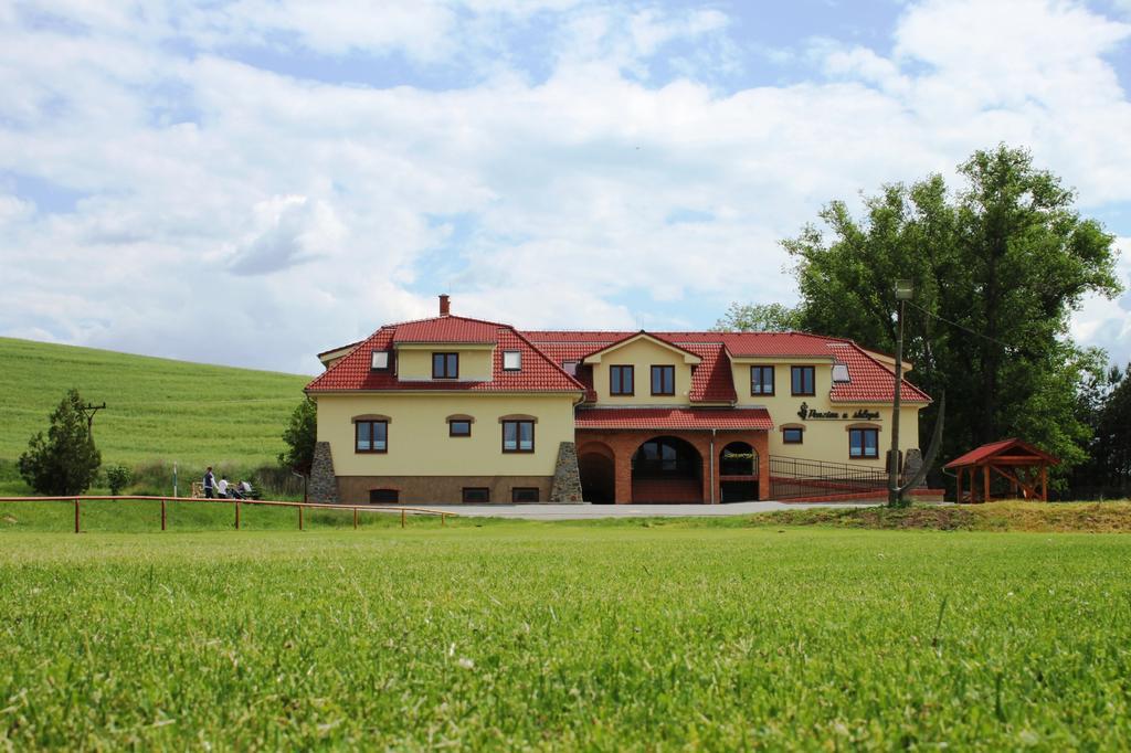 Penzion U Sklepu Hotel Hovorany Bagian luar foto